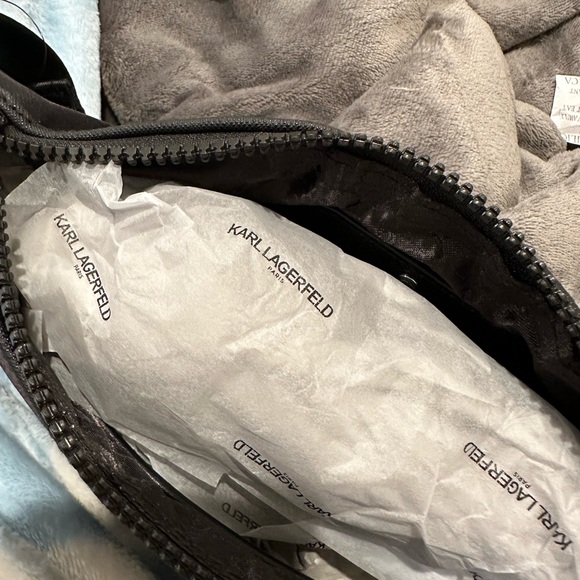 Givey Alert 🚨🚨🚨🚨🚨🚨🚨🚨NWT* Karl Lagerfeld Paris “Amour” Nylon Belt Bag - Picture 11 of 14